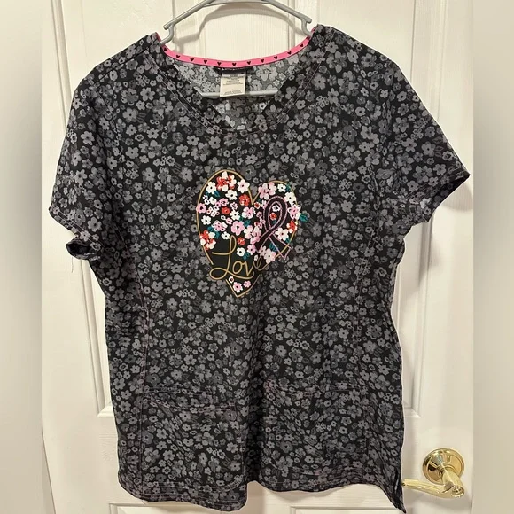 Heartsoul large scrub top. - Picture 1 of 2